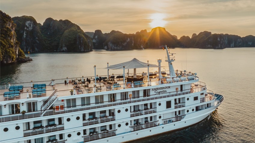 Du thuyền Ambassador Signature Cruise